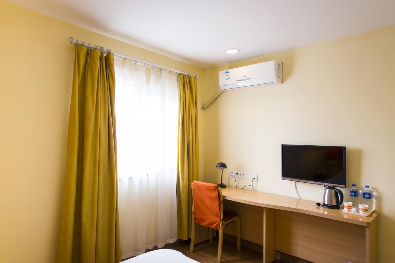 Pudong Nanpu Bridge Tangqiao Commercial Square Hotel